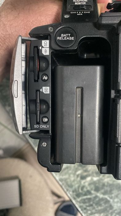 Camera video Sony HXR-Nx3 cu toate accesoriile