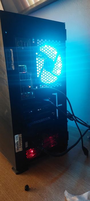 Vând calculator gaming