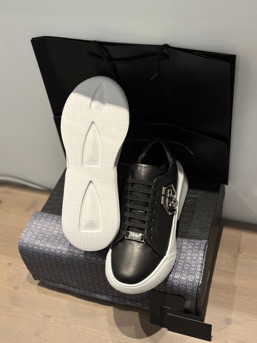 Adidasi sport negrii josi