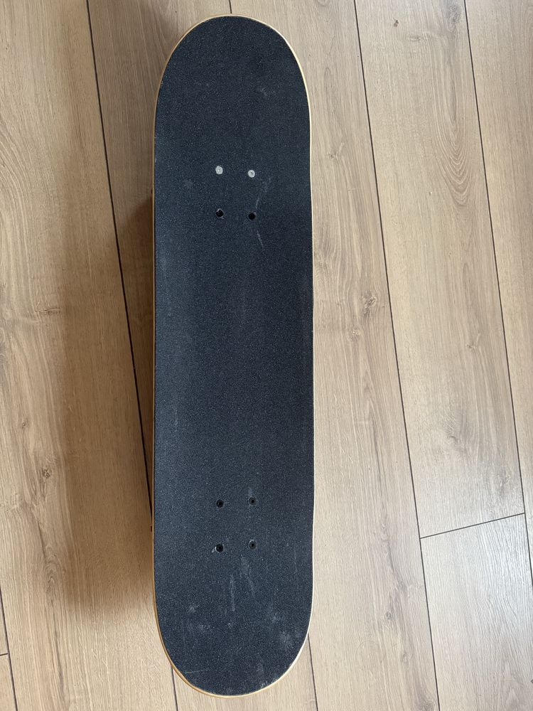 placa skateboard si suport din mesteacan