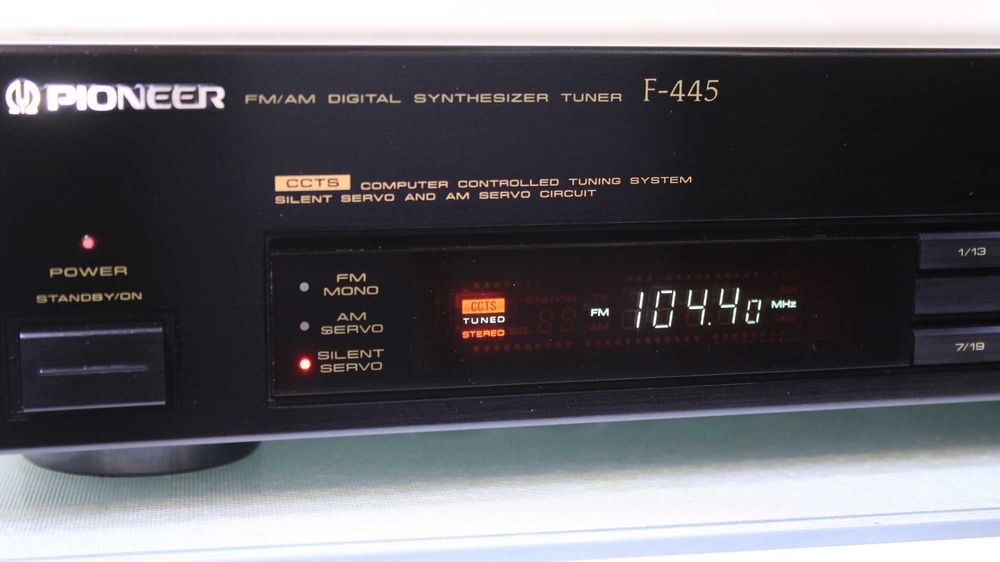 Tuner Pioneer F-445(Japonia).