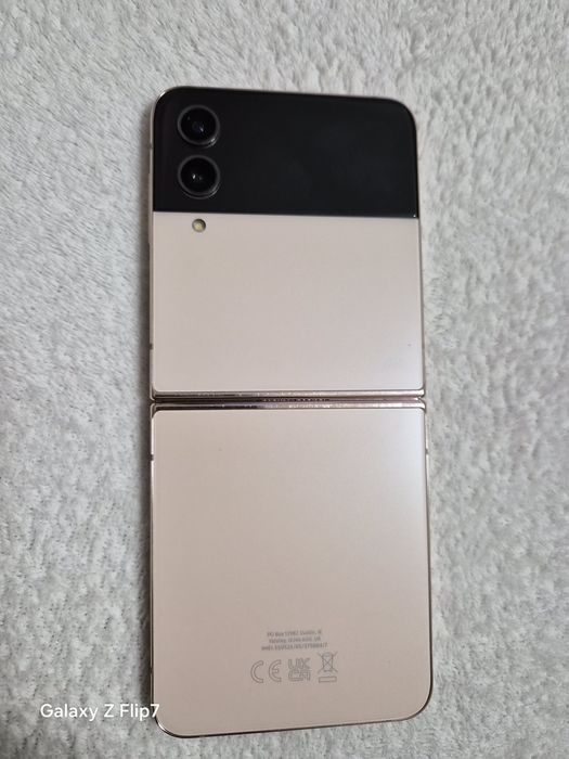 Телефон Samsung flip 4