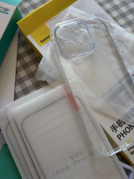 Силиконов гръб и 3бр. стъклен протектор за iPhone 14 Pro