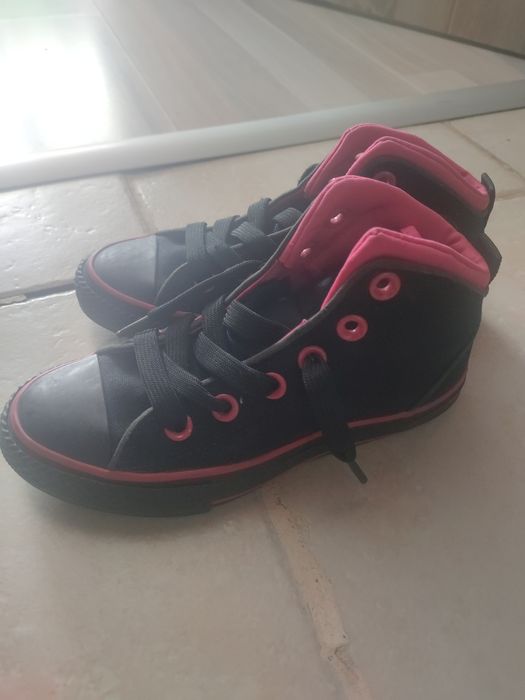 Чисто нови Кецове Converse.