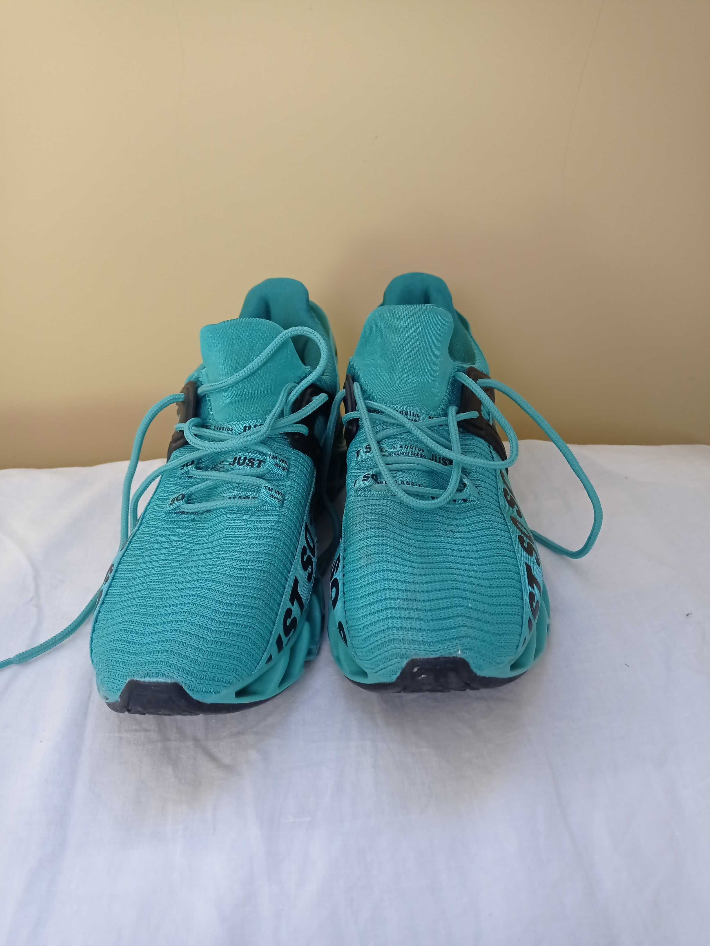Продавам маратонки Nike, Adidas, Just so so