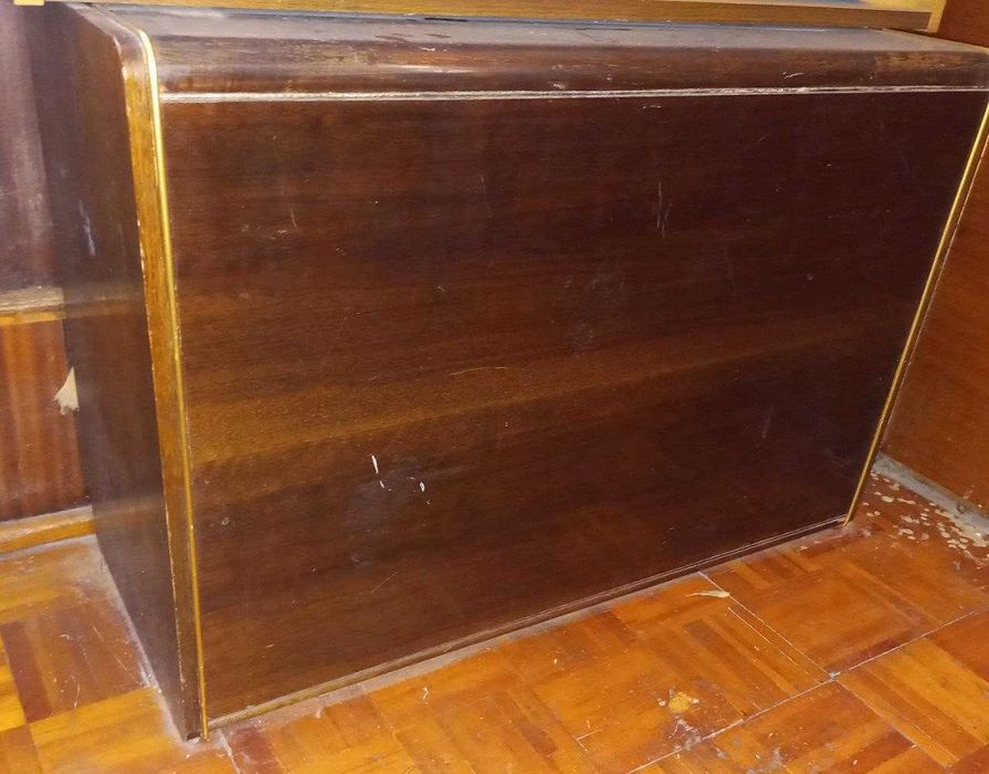 Продам шкафы-серванты из комплекта жилой комнаты, Чехия, 1975 г.