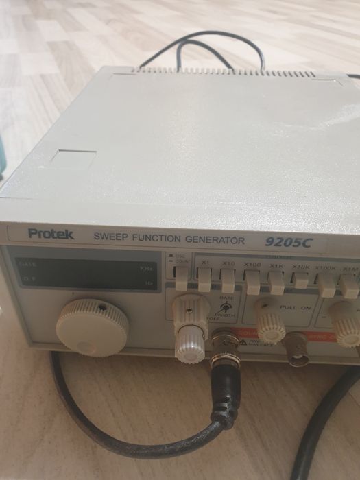 Generator de semnal Protek 9205C