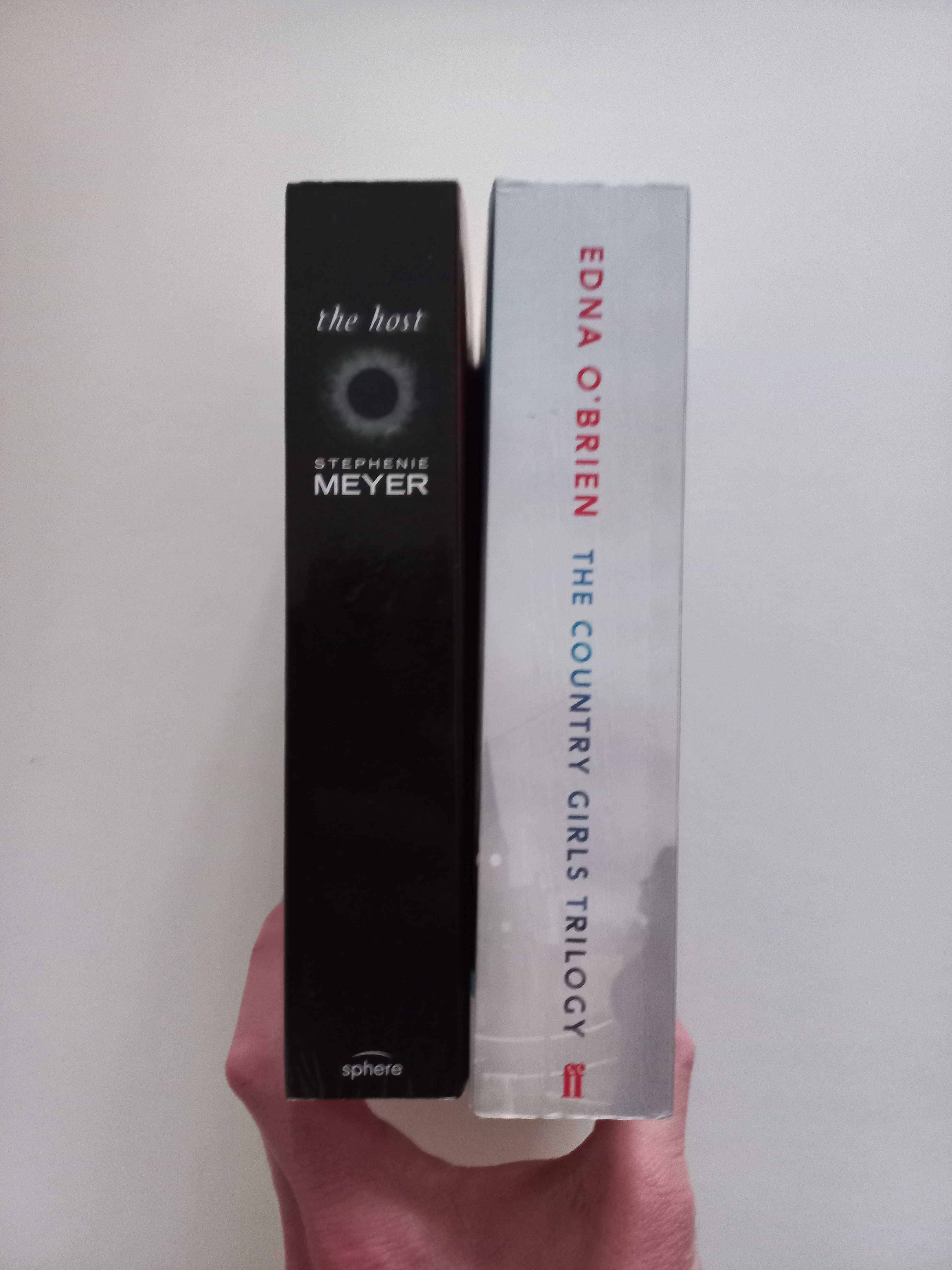 Carte engleza paperback-S.Meyer-The host/O'brien-The country girls