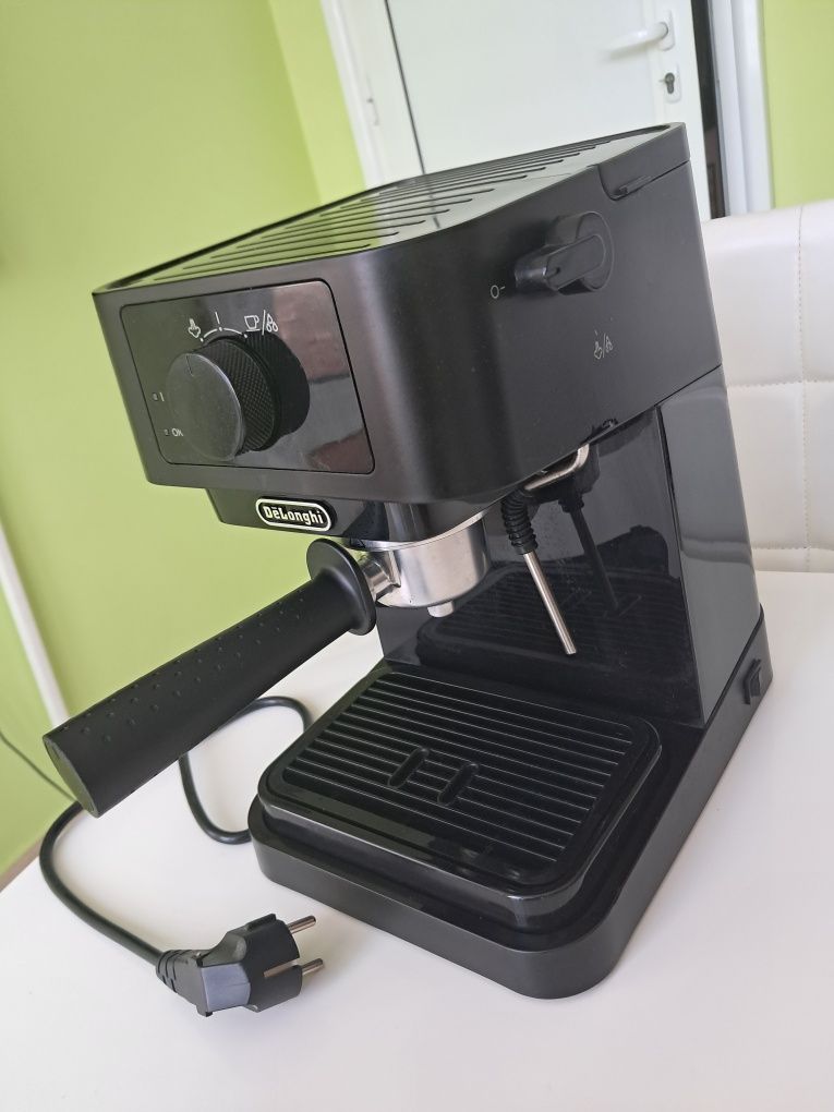 Кафемашина DeLonghi EC230.BK