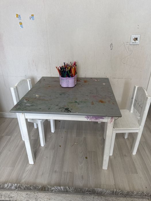 продам деревянный стол и два стульчика