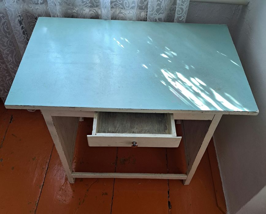 Продам кухонный стол