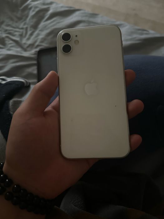 Iphone 11 белый.