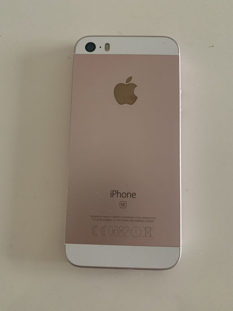 Продавам IPhone SE 1 Generation