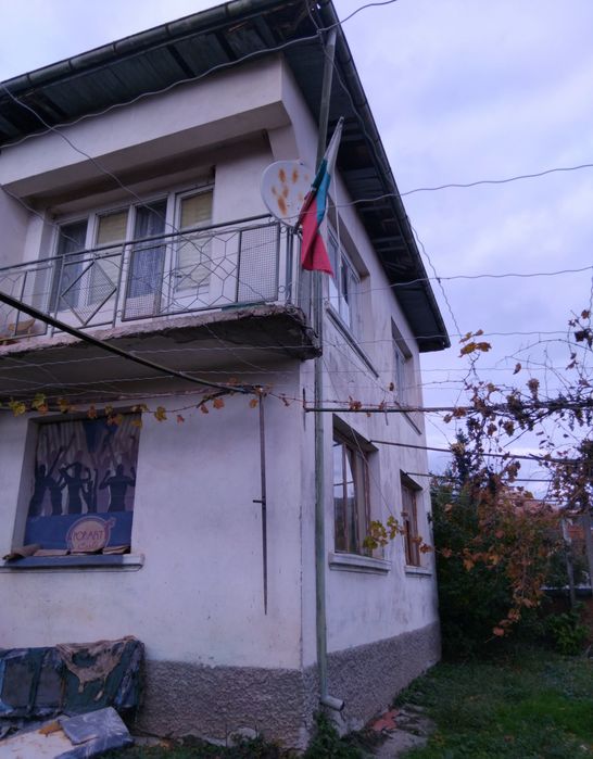 Продава къща в с.Коняво общ Кюстендил