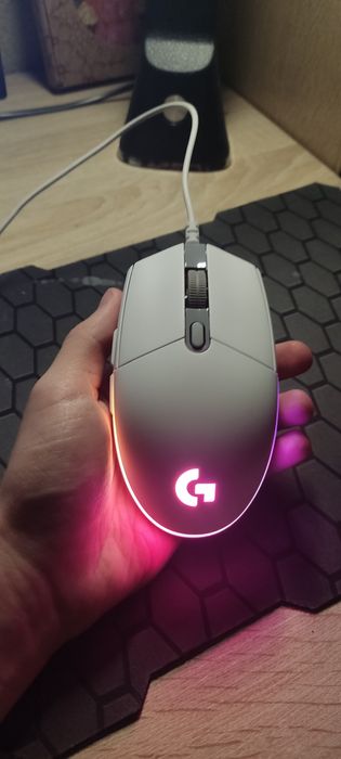 Продаю провод. игровую мышку с подсветкой logitech g102 в идеальном к