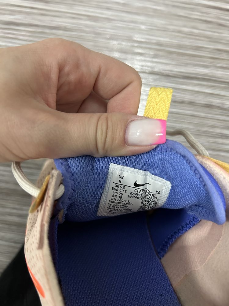 маратонки Nike React