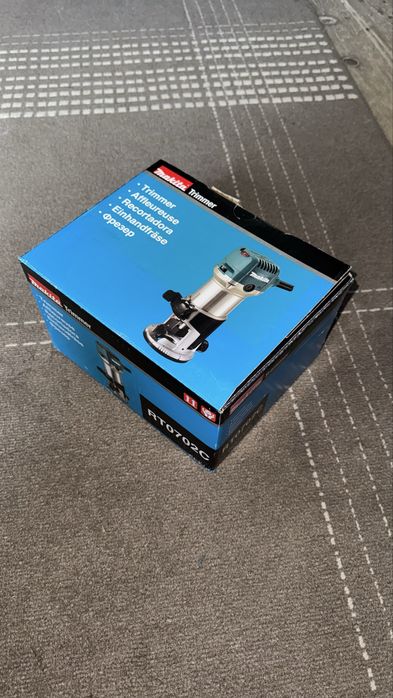 Masina de frezat Thakita RT0702C