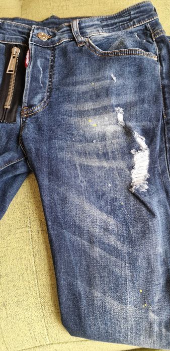 DSQUARED2 дънки
Размер 48 М