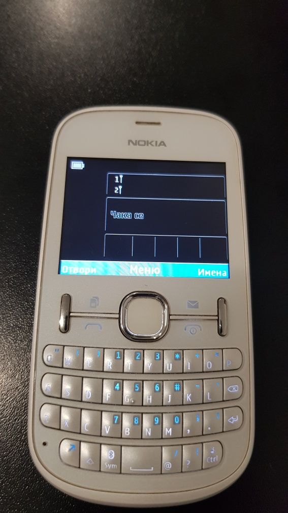 Nokia 200     с радио      .