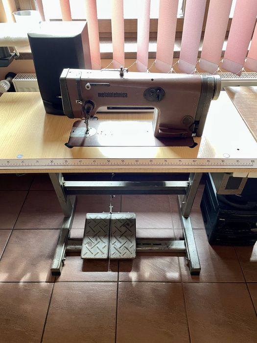 Masinā de cusut industrialā Metalotehnica