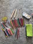 Set rechizite. Multe creioane colorate + penare