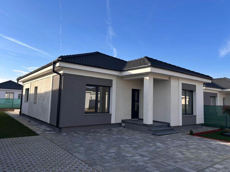 Casa premium de vânzare, cartier asfaltat - cartierul Olimp/Casandra.