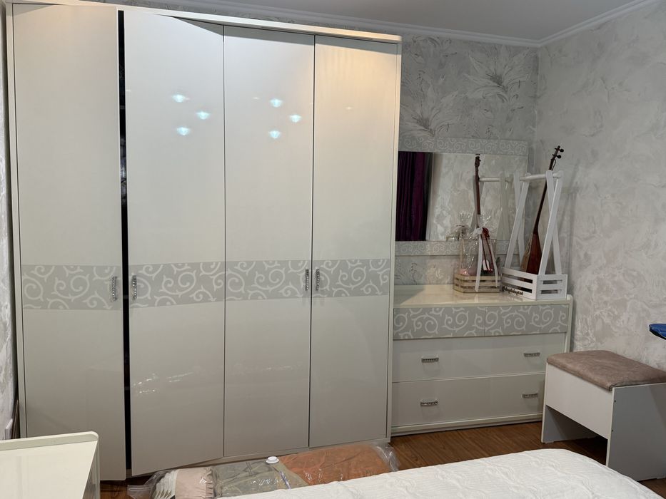 Срочно! Продаю спальный гарнитур