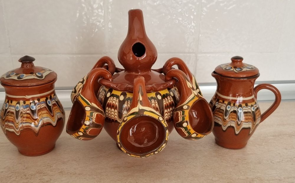 Стомна  с  Чашки