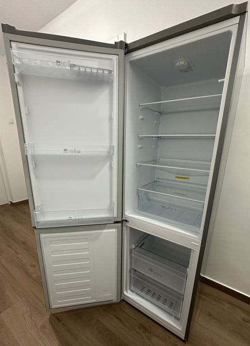 CA NOUĂ Combină frigorifică Arctic AK54270M40S, 262 L, 170 cm, Clasa E