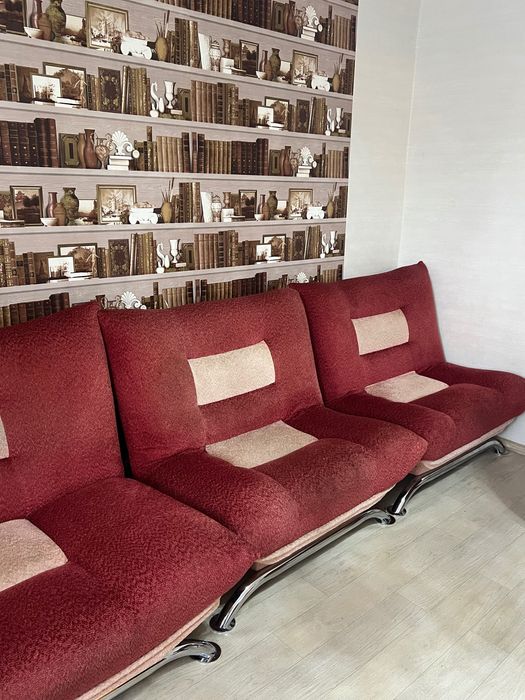 Продам диван с двумя креслами