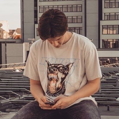 Футболка бежевая с доберманом