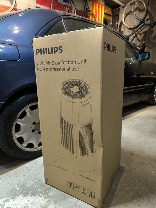 Philips UV-C disinfection floor standing air unit
UVCA200 EU 4xPL-L 18