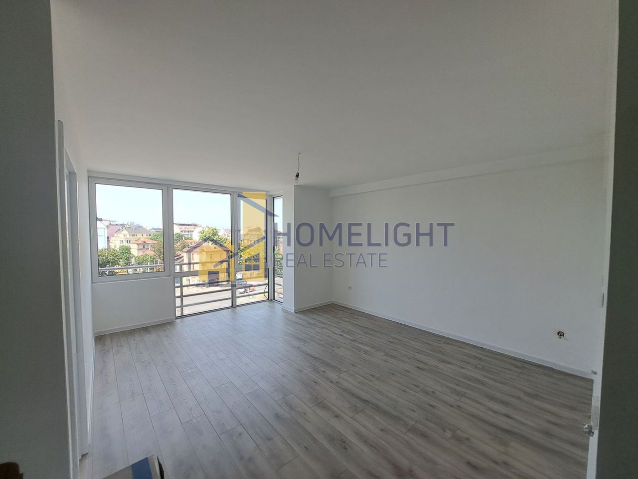 Продава се Тристаен апартамент в София, Център - 105 кв.м за 2635 €/кв.м - Снимка #2