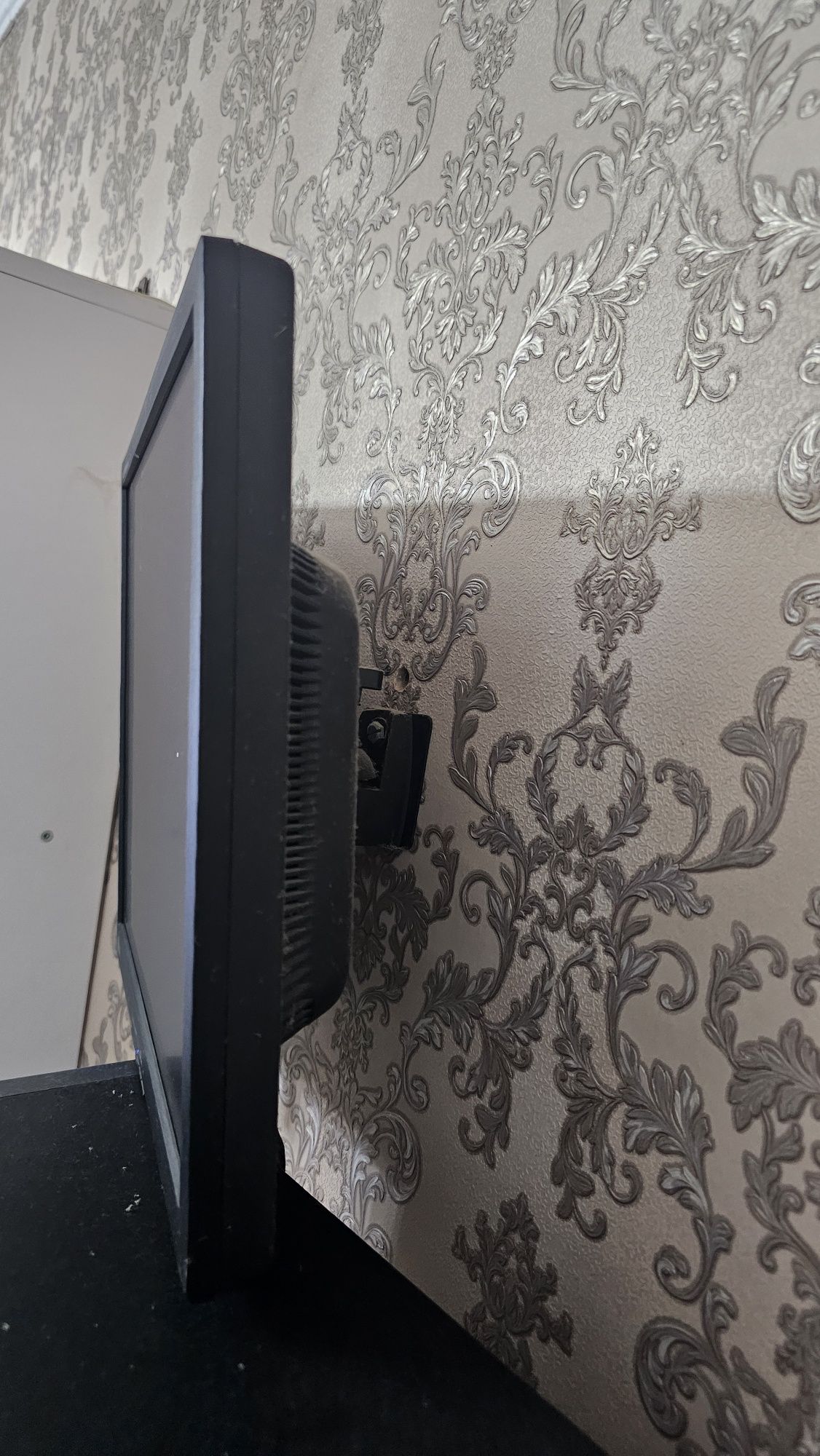 LG Flatiron 17 диагональ.