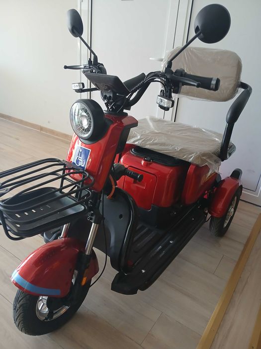 Акумулаторна триколка за възрастни хора