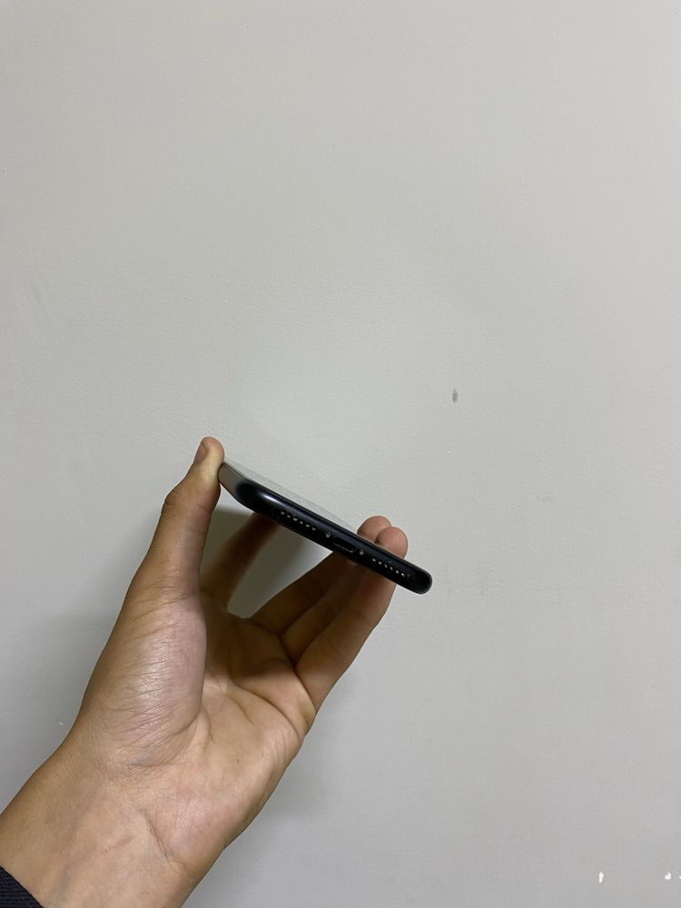Продам срочно iPhone XR 64GB АКБ 82%