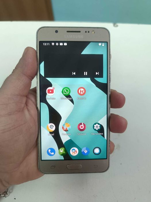 Продам смартфон Samsung J5 все работает, все приложения работают