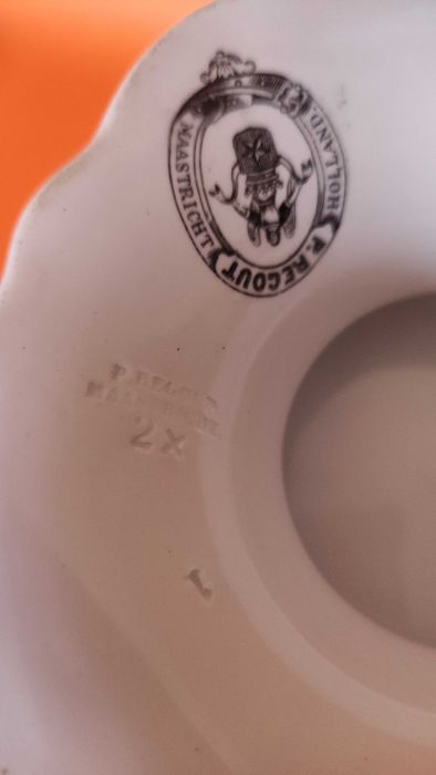 Порцеланова фруктиера със столче