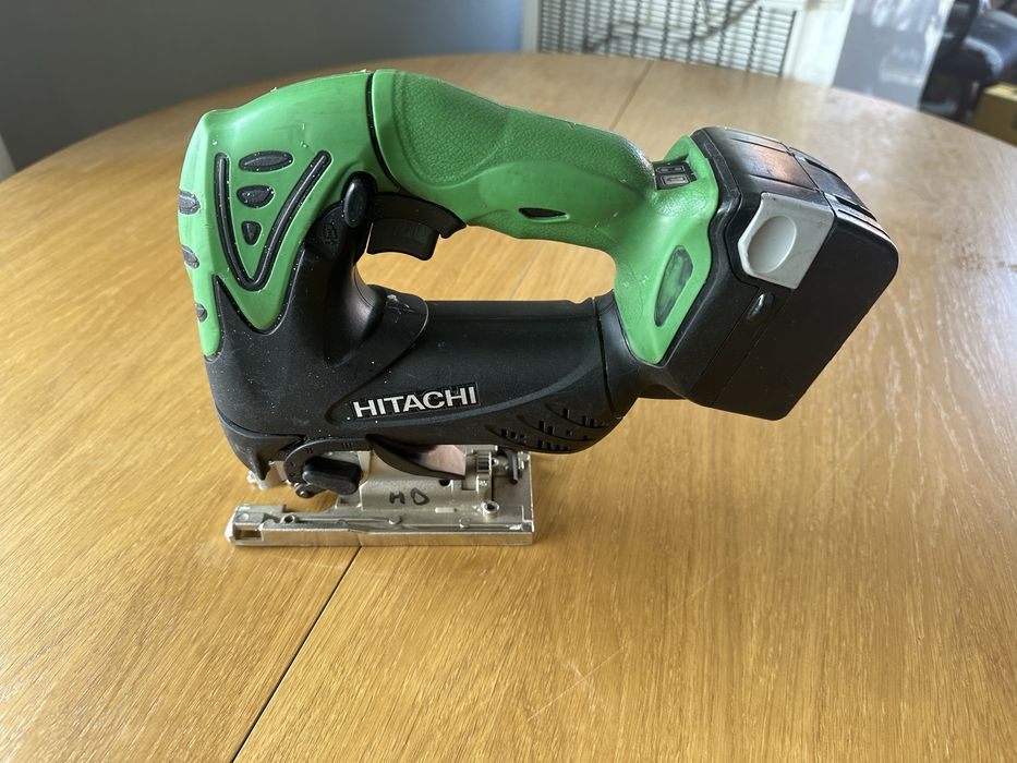 Hitachi cj14dsl прободен трион