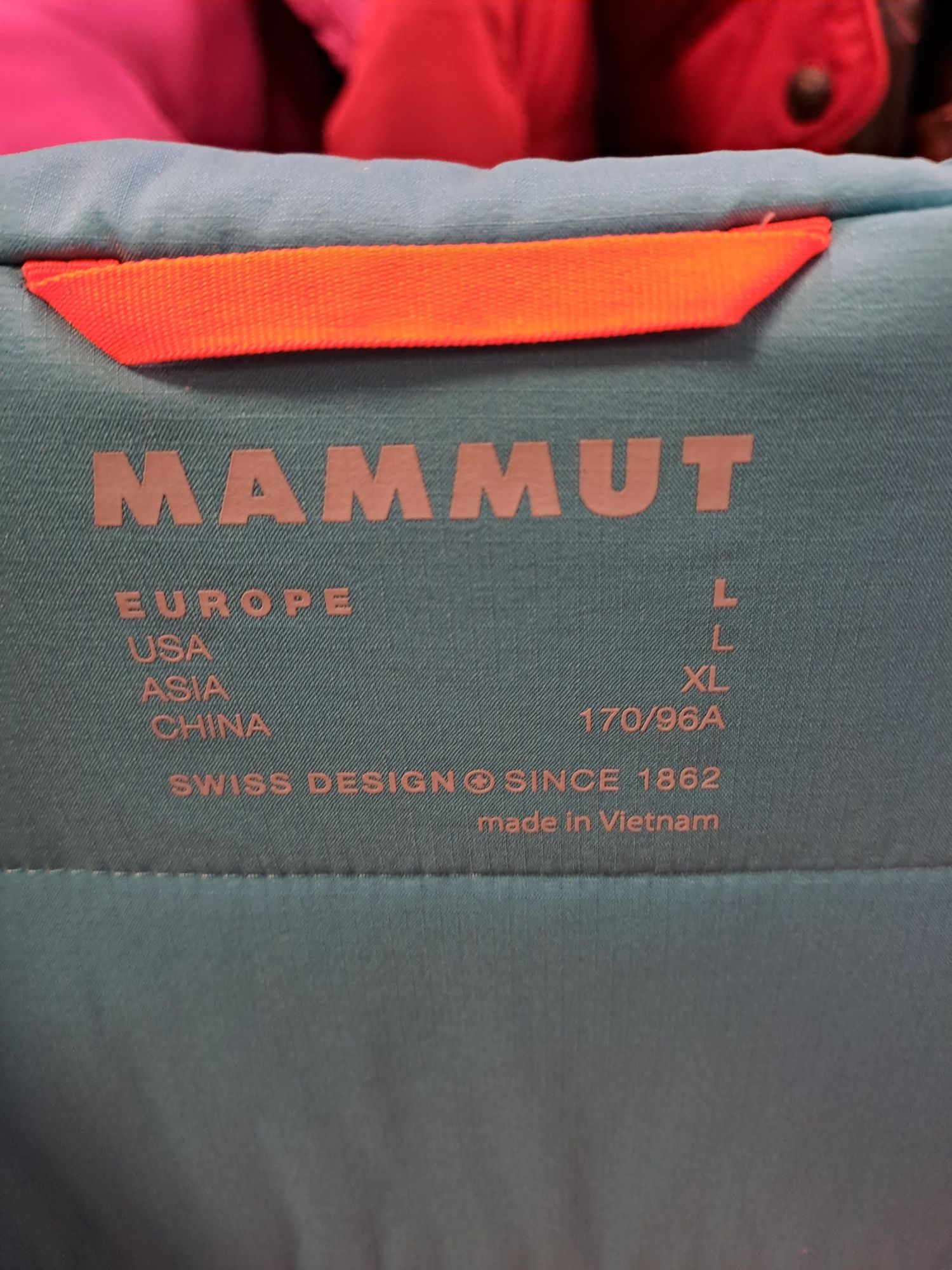 Geac Mammut dama L, impecabil, cod A4