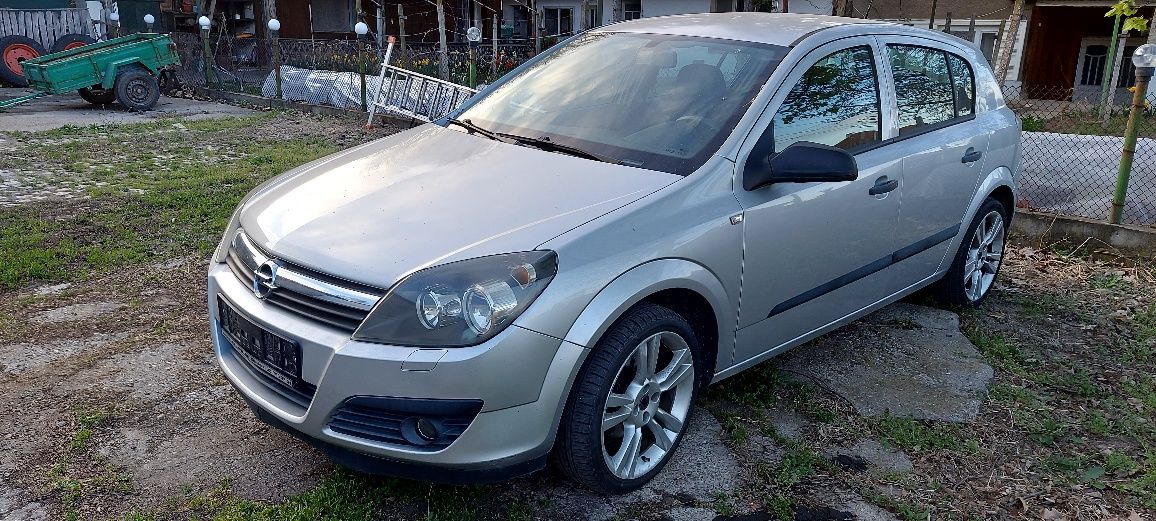 Opel Astra 1.6i 2005г.
