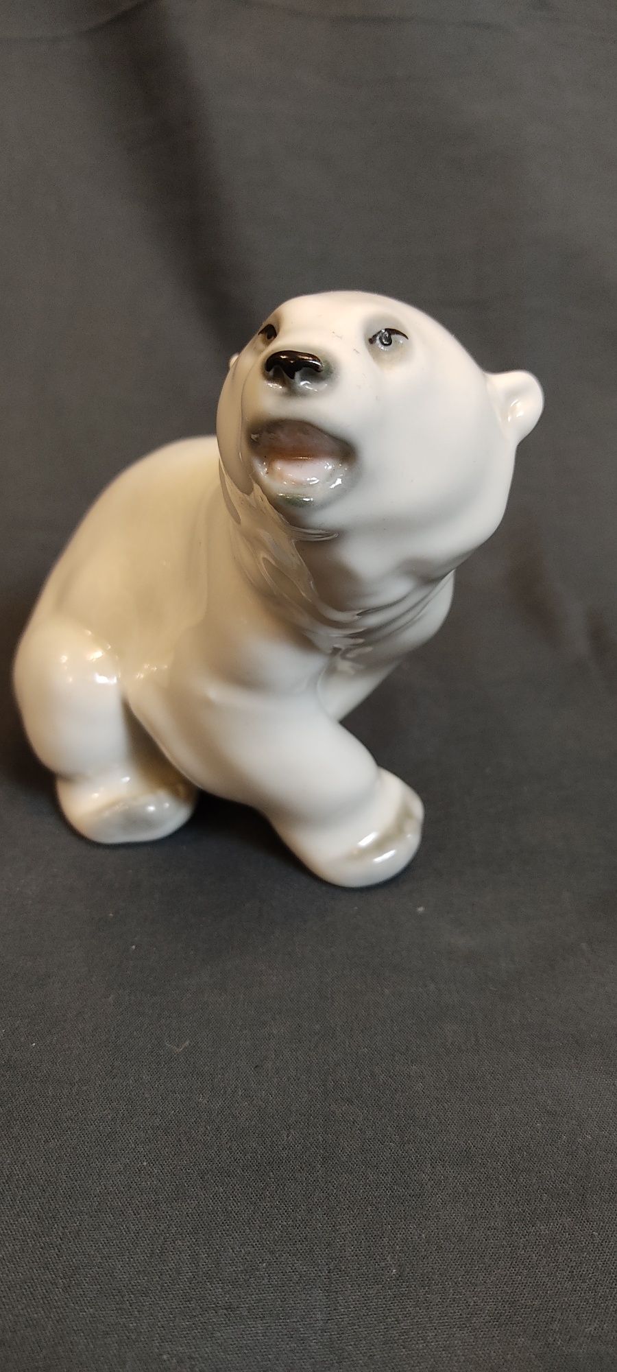 Фарфоровая статуэтка белый медведь лфз