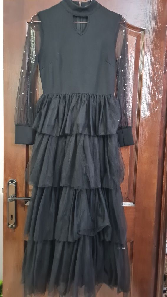 Rochie neagra evenimente