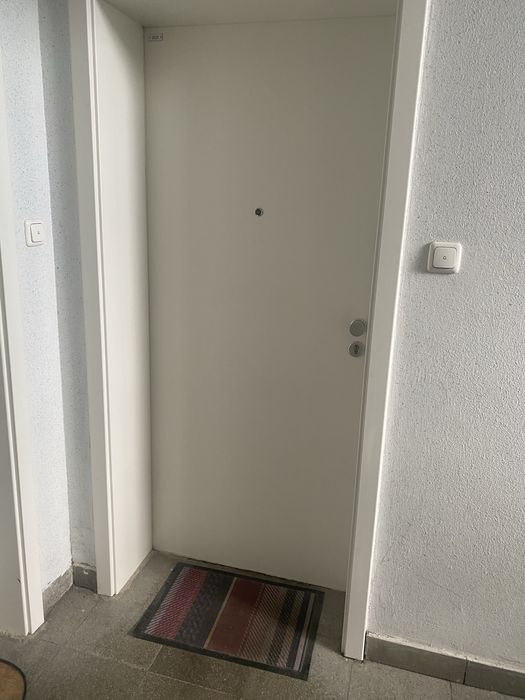 Montaj usi de interior si exterior