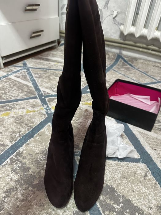 Новый ұзын етік,еш жерге киілмеген.качествасы керемет