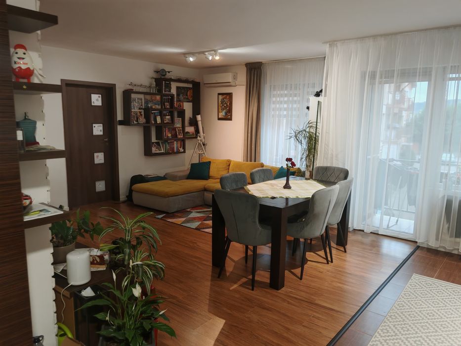 Apartament 3 camere, mobilat, utilat si 2 parcari, zona Terra