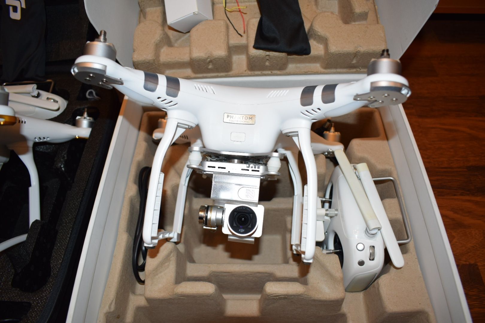 Dji Phantom 3 PRO комплект 2БР