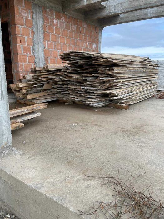 Materiale de construcții – lemn (scânduri, grinzi, dulapi)