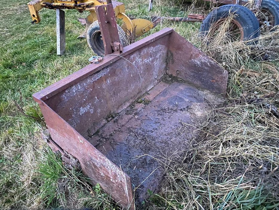 Vand tractor cu plug si alte piese