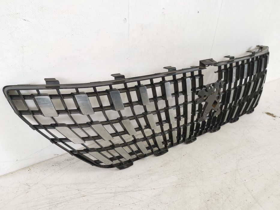 Предна радиаторна решетка Пежо / Peugeot 2 Оригинална, в добро състоян